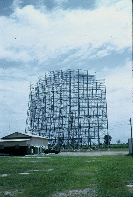 tc-warin-billboard-antenna-distant-end-phu-lam-vietnam-1973.jpg